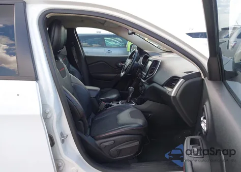 2015 Jeep Cherokee Trailhawk from USA, damaged, VIN 1C4PJMBB0FW682742